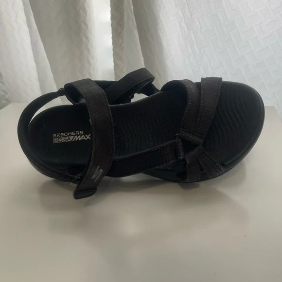 Skechers Goga Max Active Sandals size 5 Black. - Picture 2 of 5